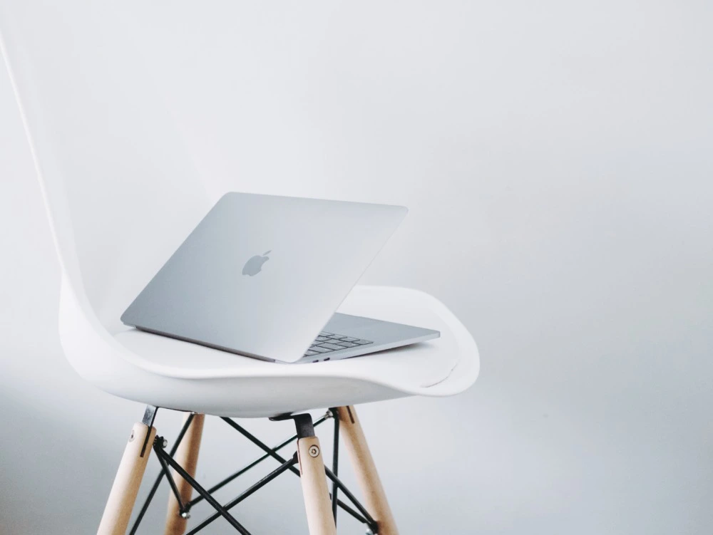 MacBook Air（M1）に45Wの充電器をおすすめするワケ | モノスクラム