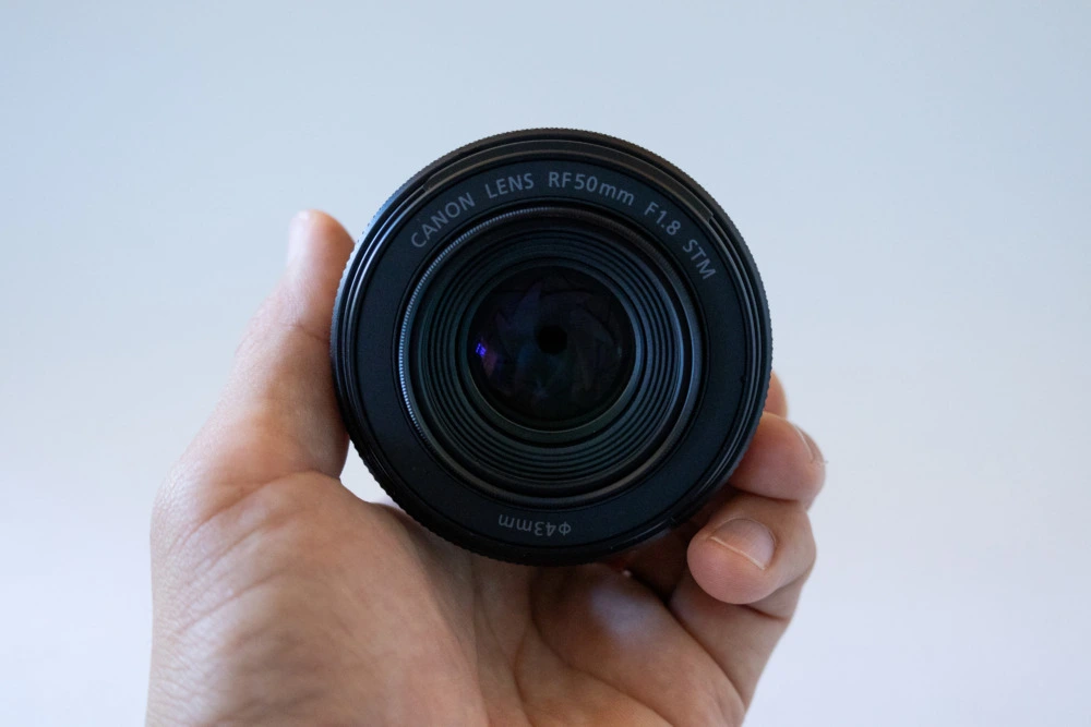 RF50mm F1.8 STM】Canonのミラーレス初心者マストレンズ | モノスクラム