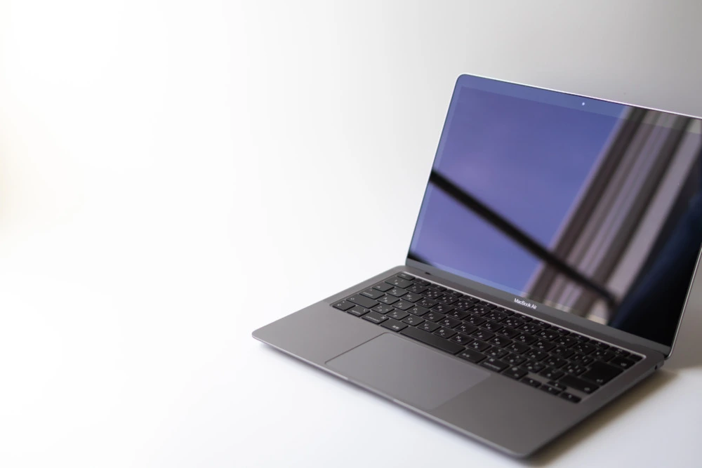 MacBook Airを何に使ってる？趣味と副業に使えば生活が変わる | モノ